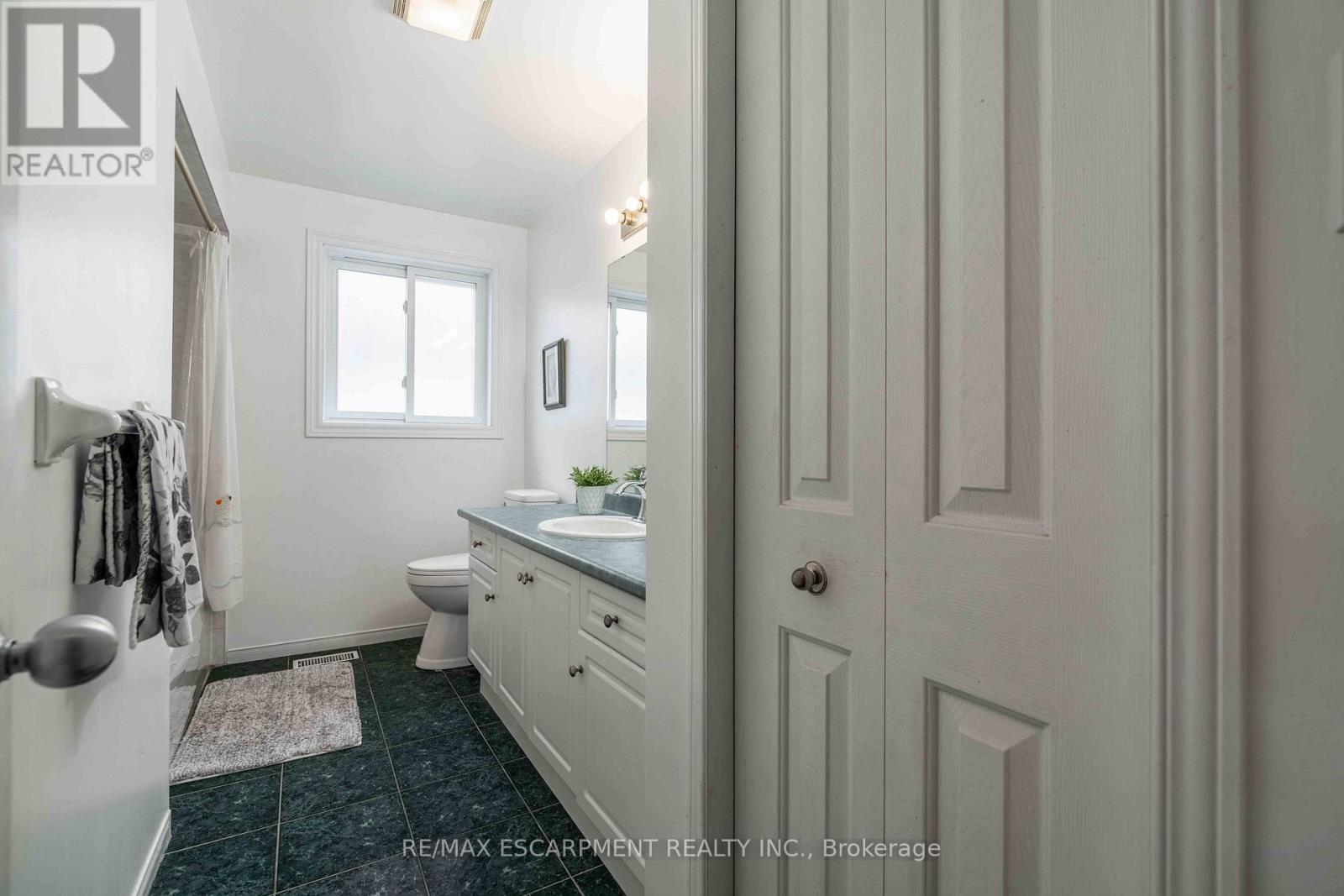 Photo 28 of 30 Glengary Crescent, Haldimand ON