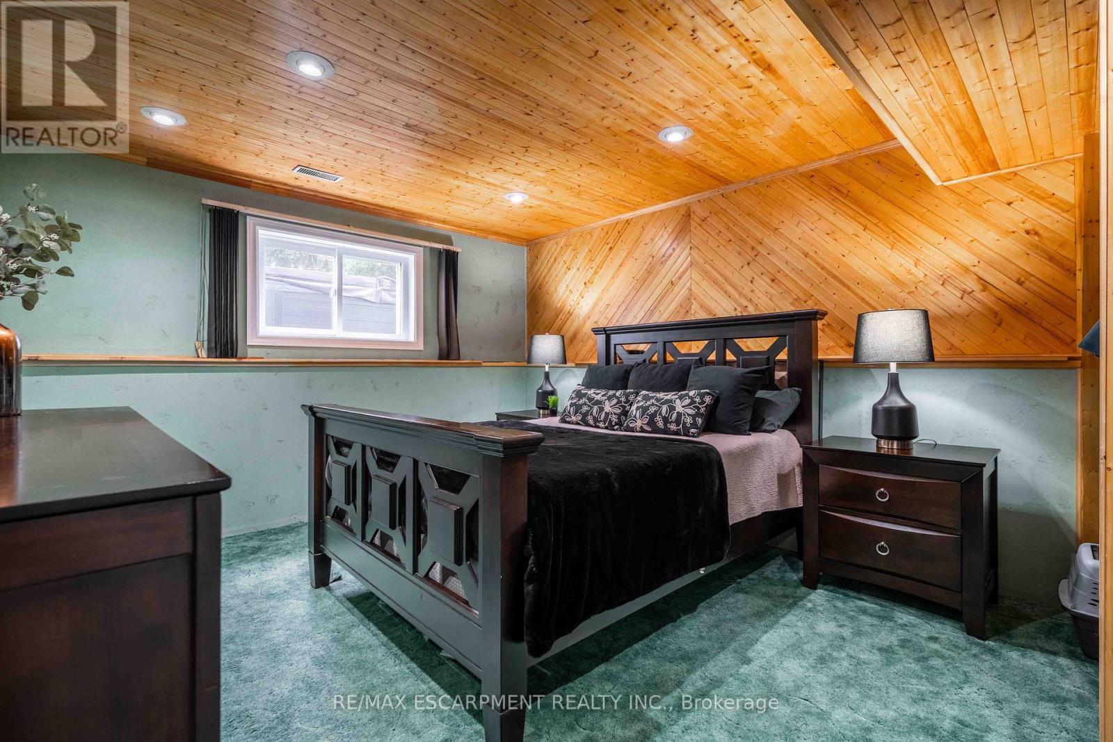 Photo 4 of 30 Glengary Crescent, Haldimand ON