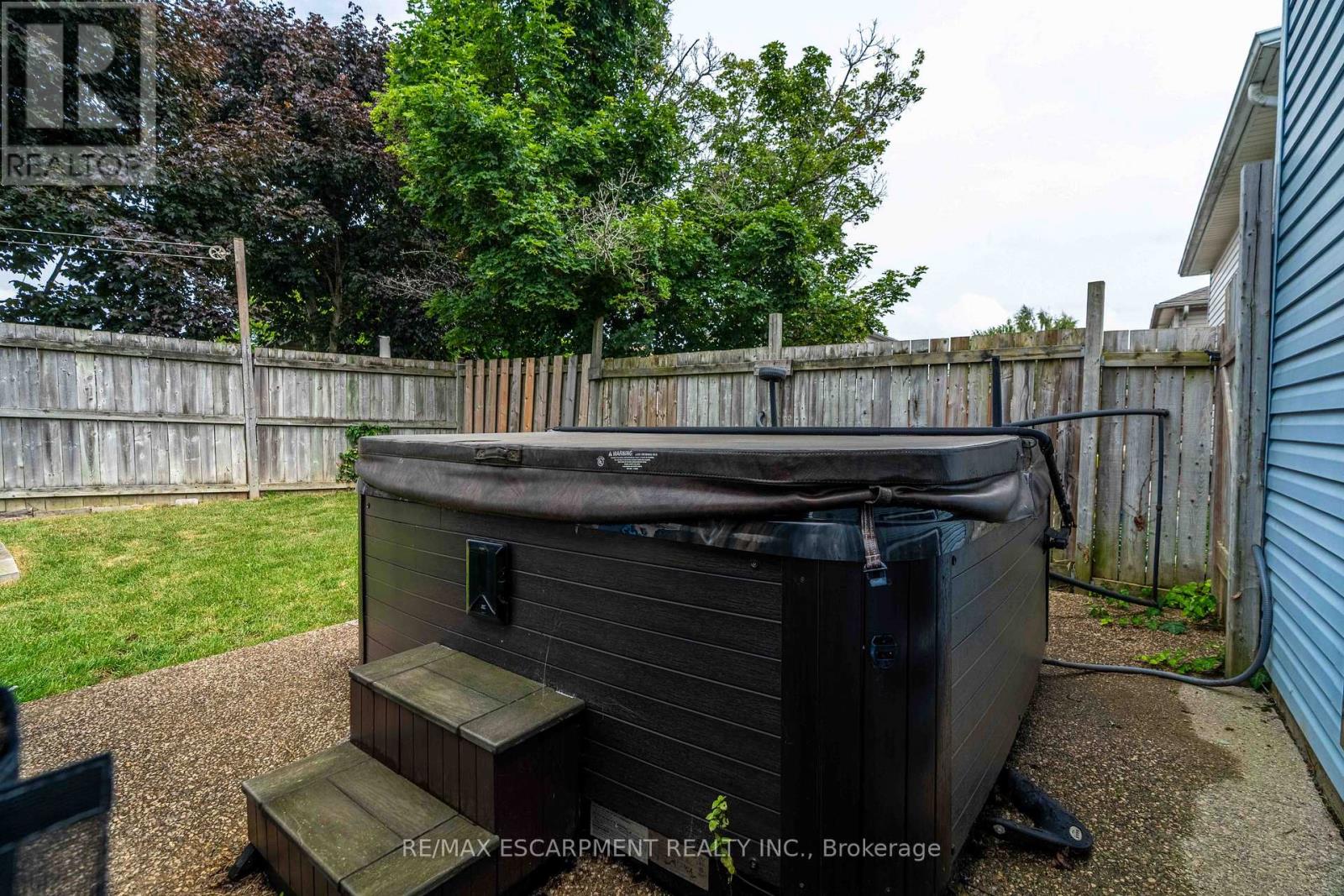 Photo 24 of 30 Glengary Crescent, Haldimand ON