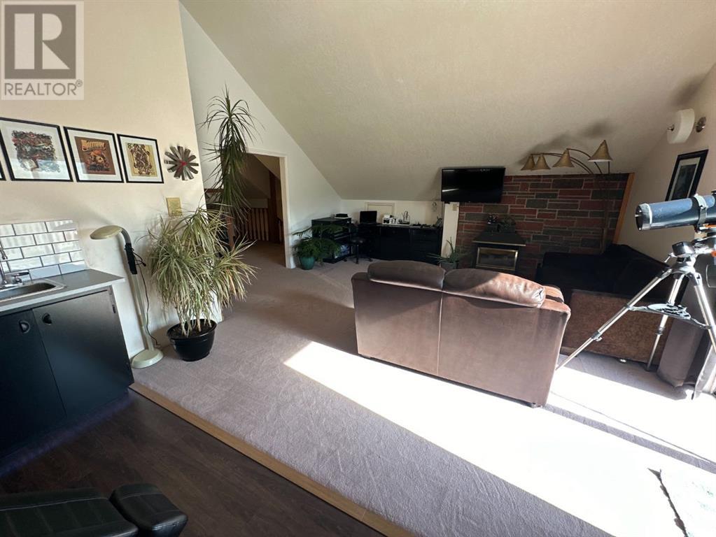Single Family House Bungalow for Sale in   Street Rosedale Peace River 