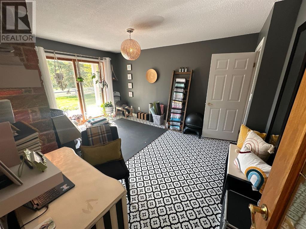 Single Family House Bungalow for Sale in   Street Rosedale Peace River 
