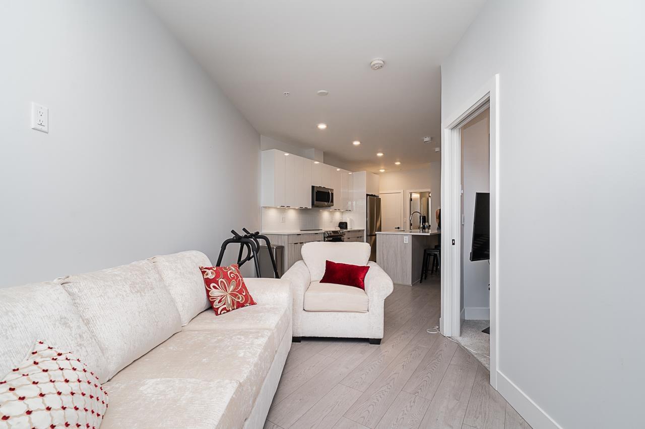 Photo 15 of 103 20360 Logan Avenue, Langley BC