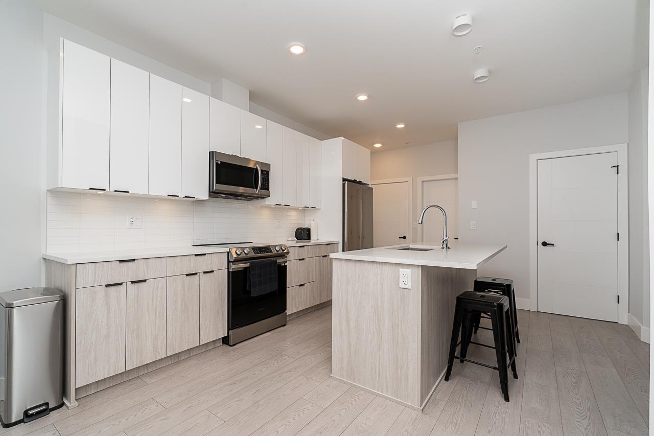 Photo 20 of 103 20360 Logan Avenue, Langley BC