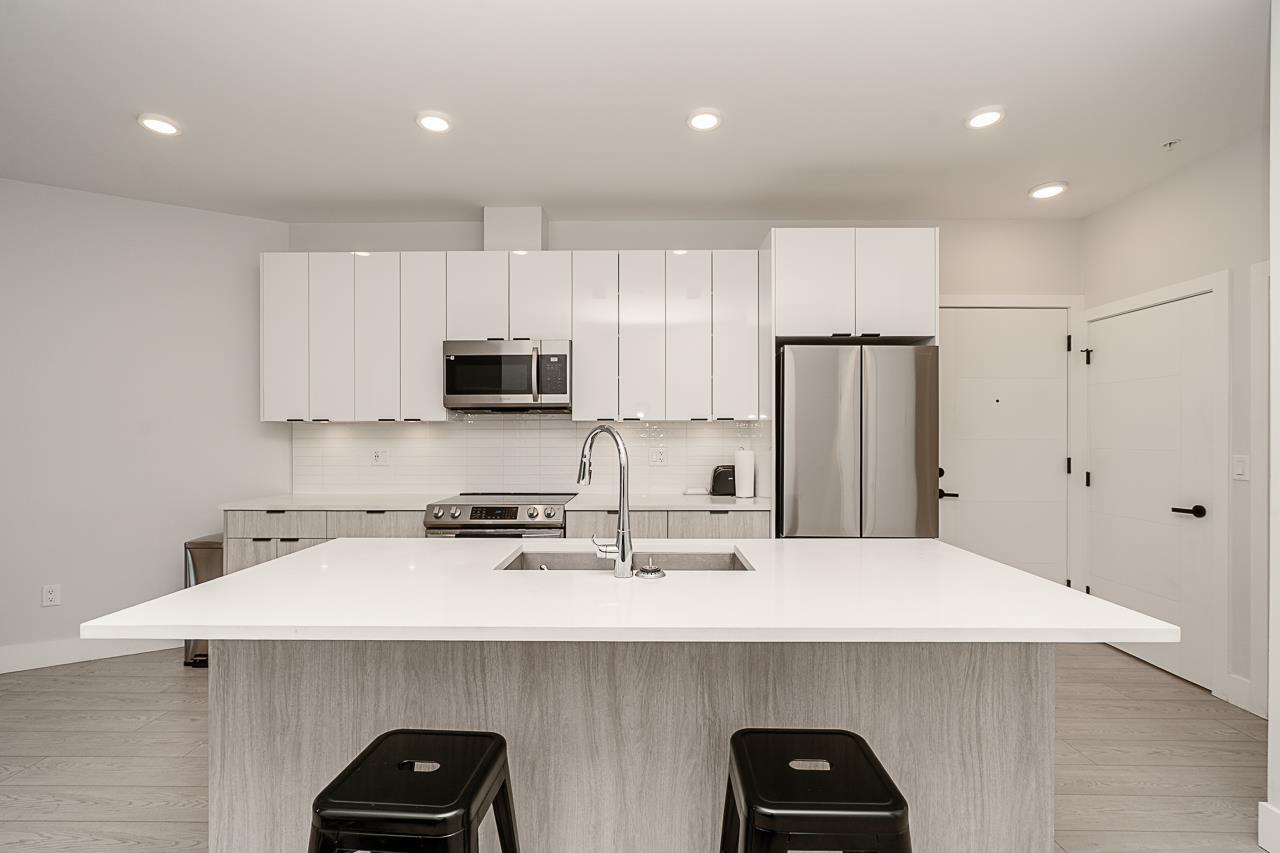 Photo 9 of 103 20360 Logan Avenue, Langley BC