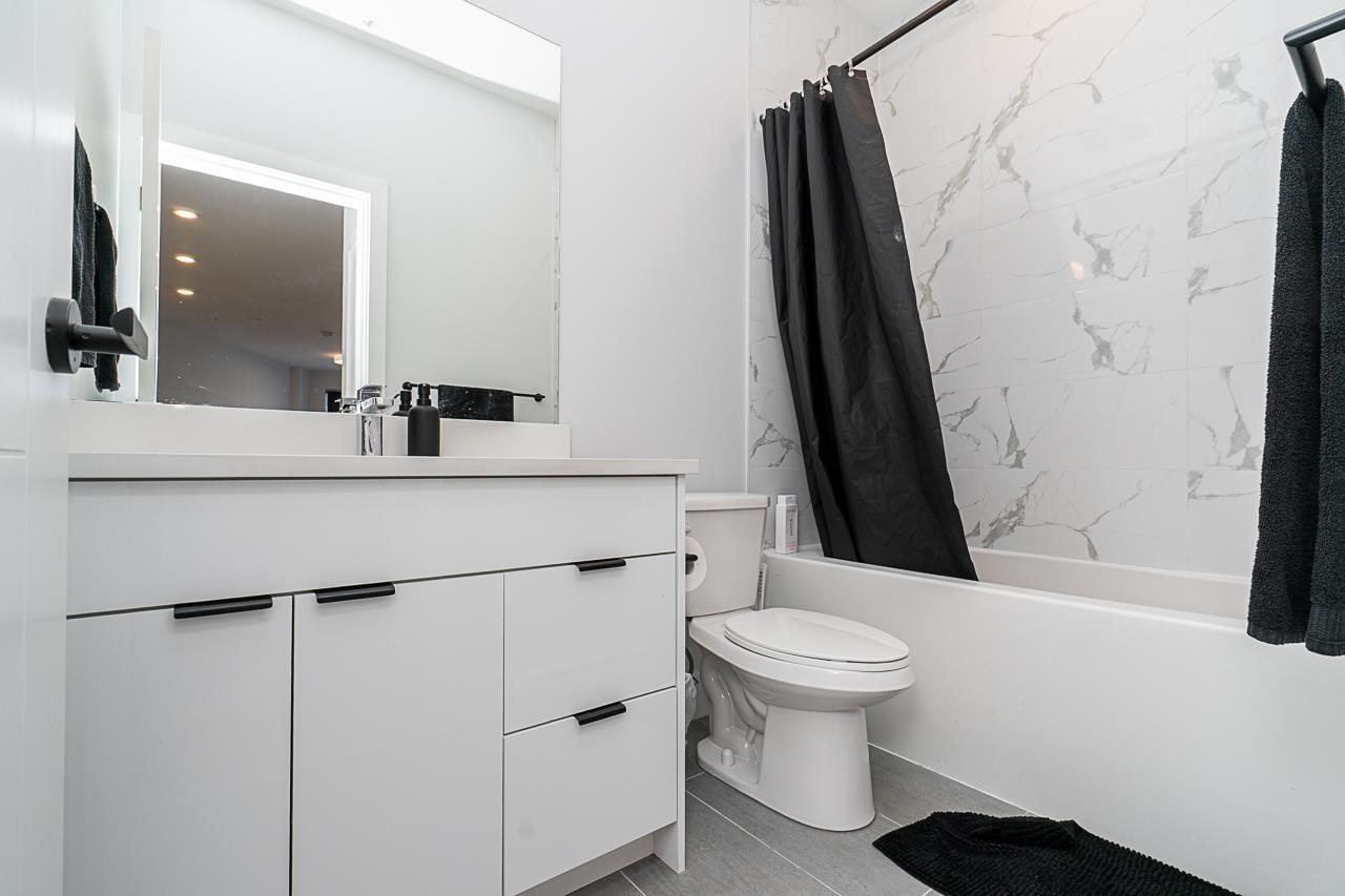 Photo 23 of 103 20360 Logan Avenue, Langley BC