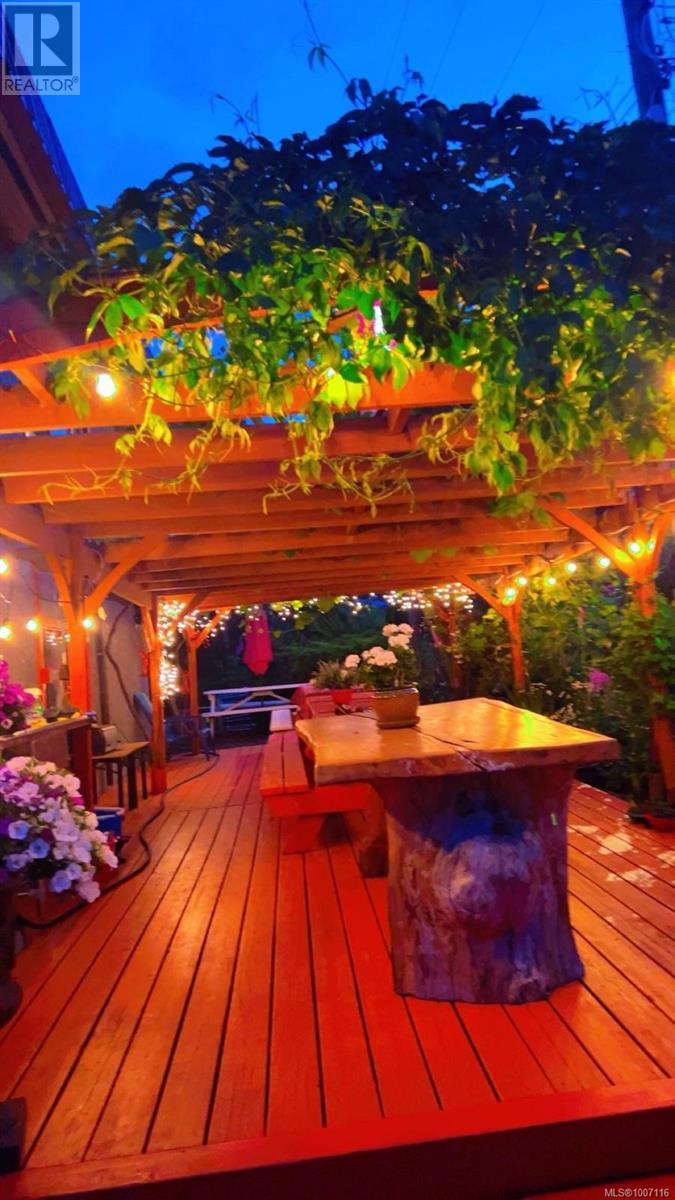 1568 Chaplin Street - photo 2