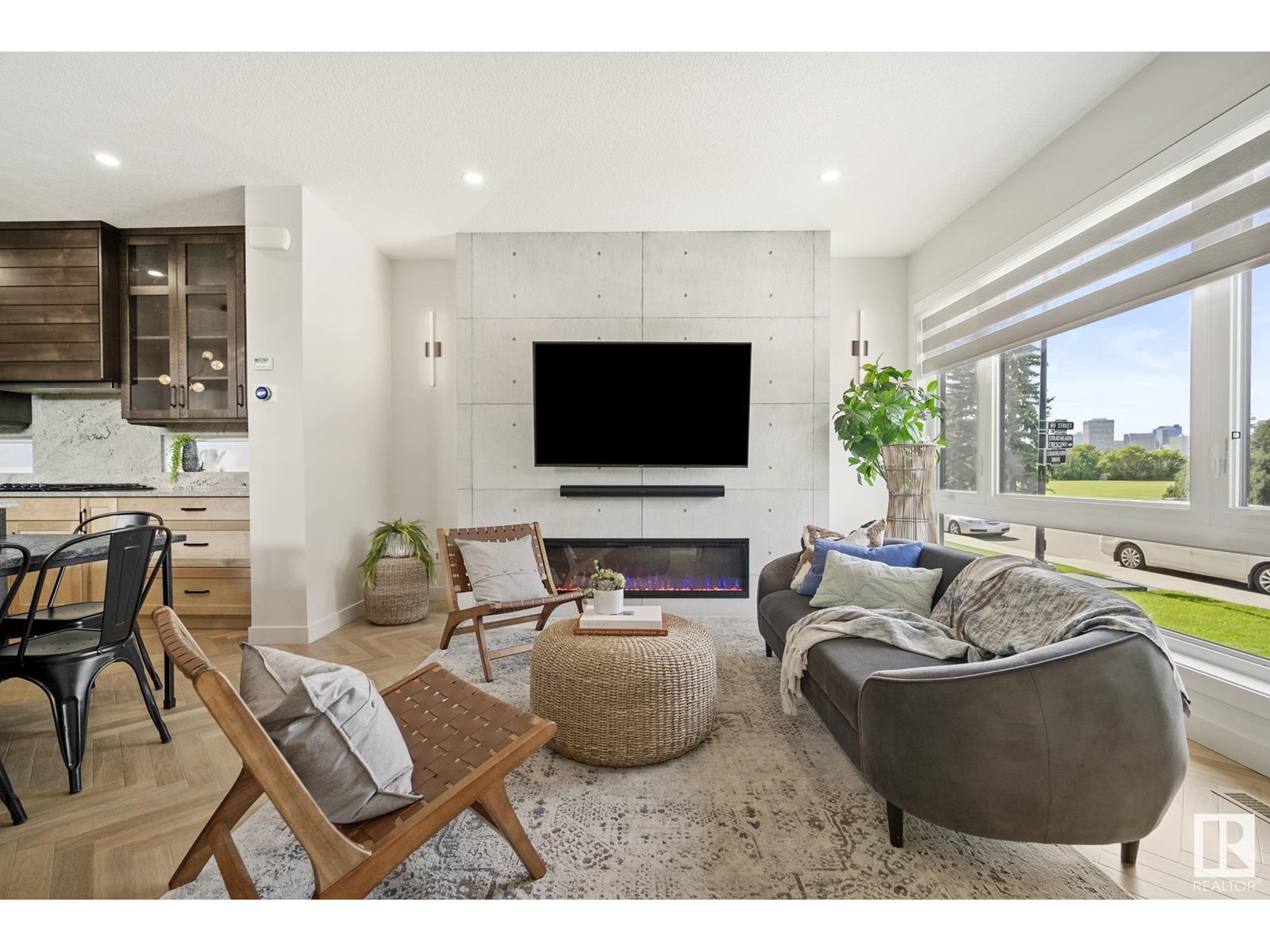 Photo 12 of 8803 Strathearn Dr Nw, Edmonton AB