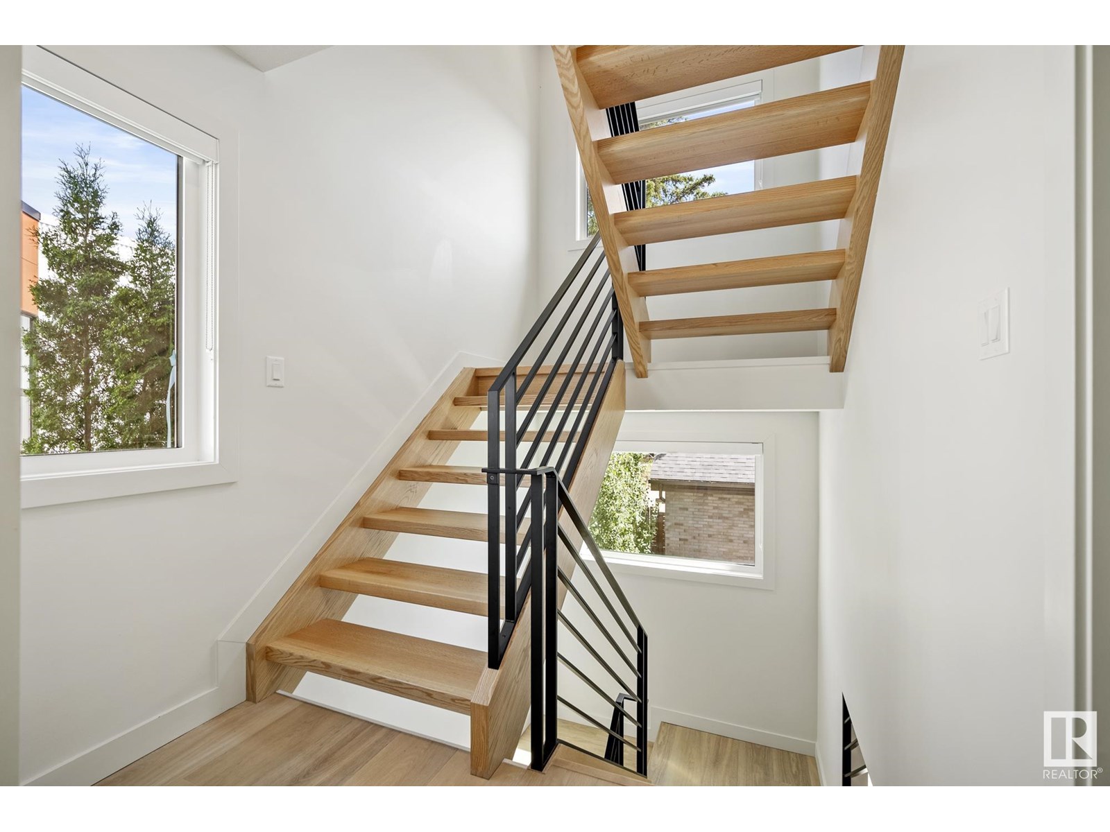 Photo 20 of 8803 Strathearn Dr Nw, Edmonton AB