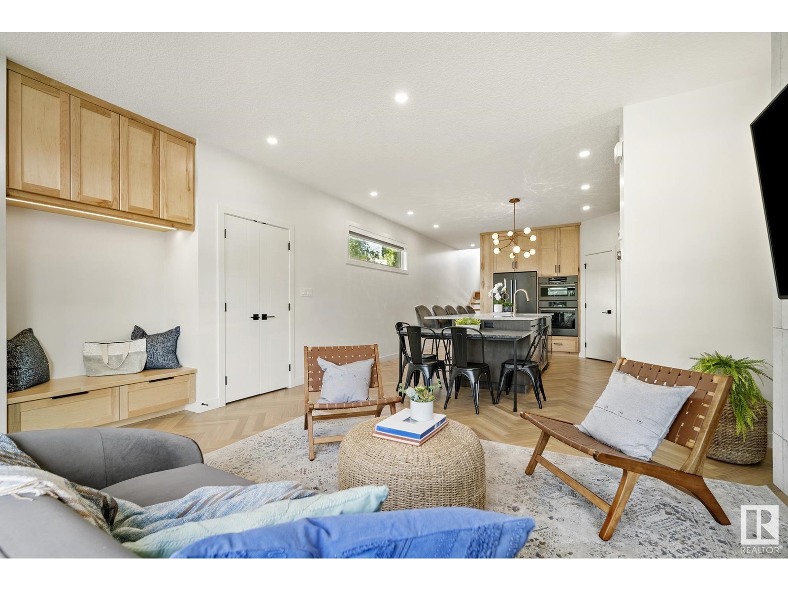 Photo 14 of 8803 Strathearn Dr Nw, Edmonton AB