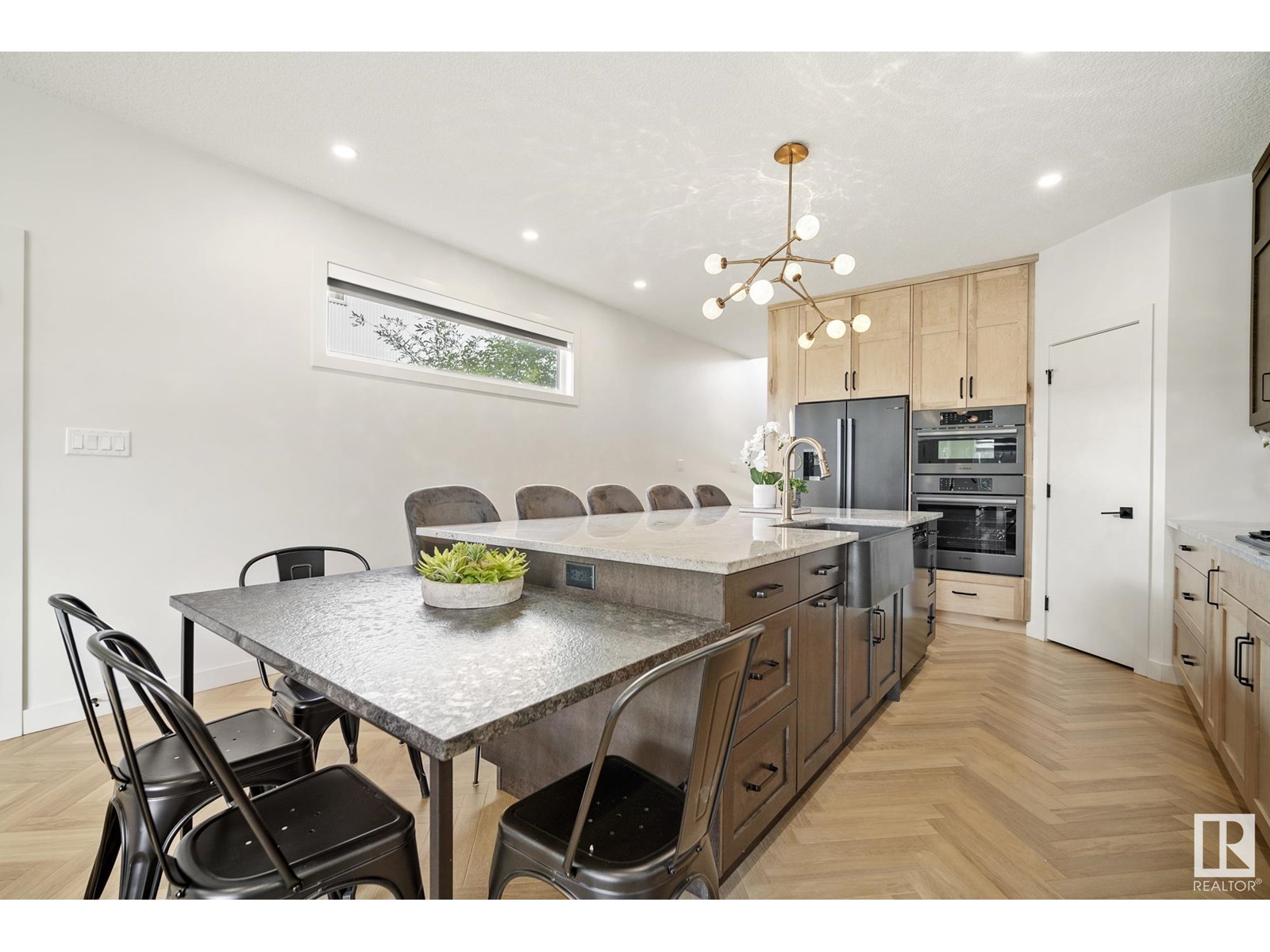 Photo 8 of 8803 Strathearn Dr Nw, Edmonton AB