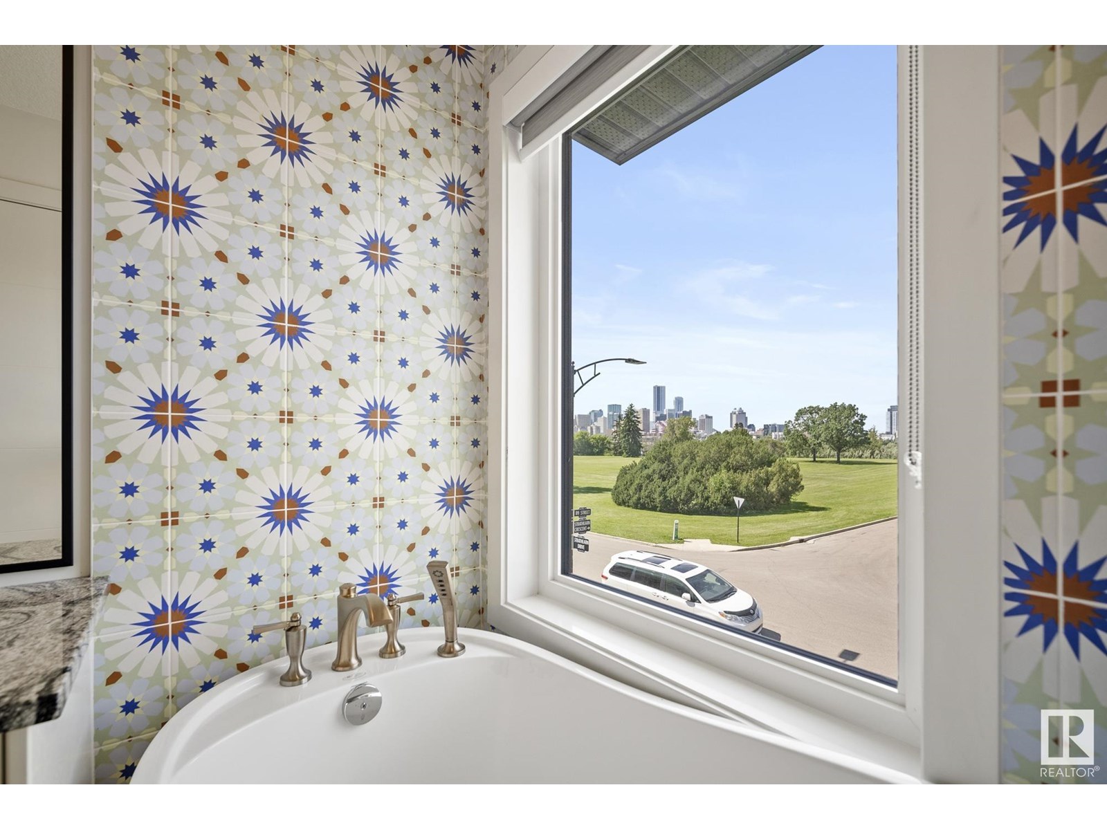 Photo 31 of 8803 Strathearn Dr Nw, Edmonton AB