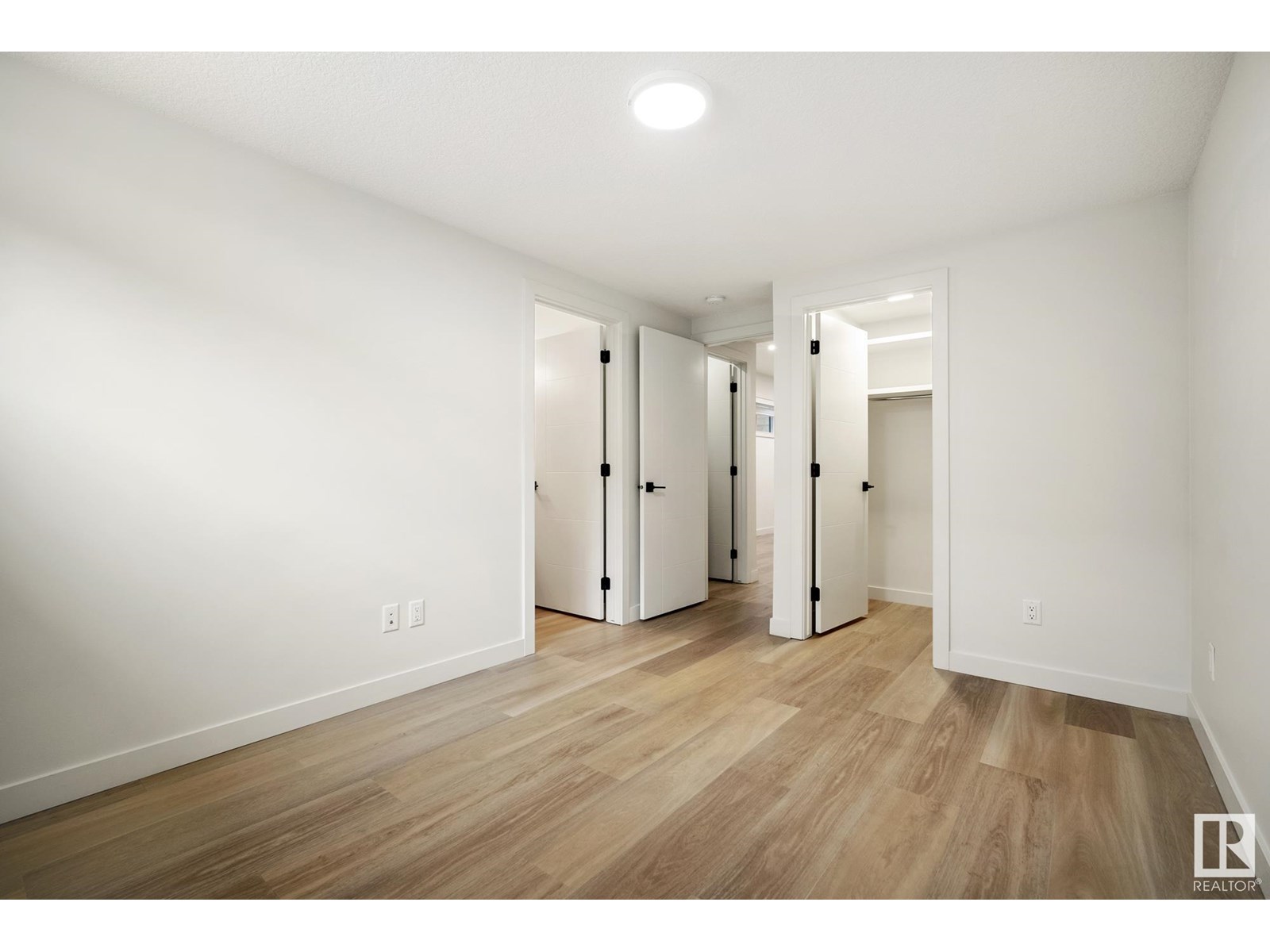Photo 51 of 8803 Strathearn Dr Nw, Edmonton AB