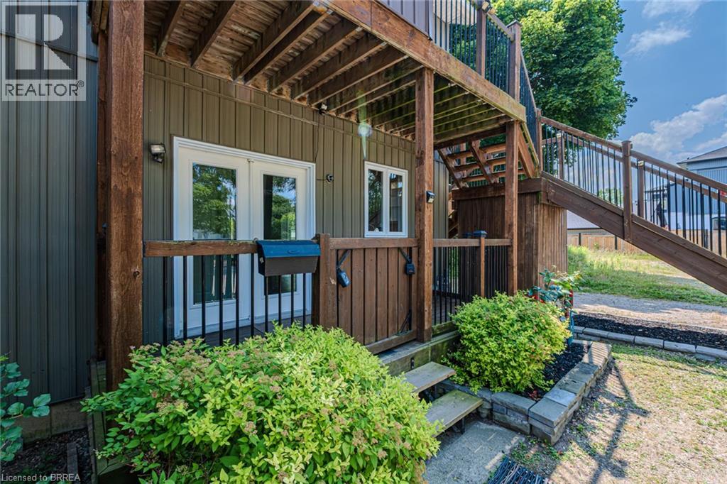 Photo 16 of 192 Grand River Avenue, Brantford ON