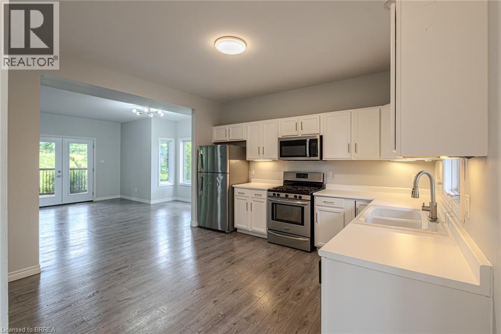 Photo 17 of 192 Grand River Avenue, Brantford ON