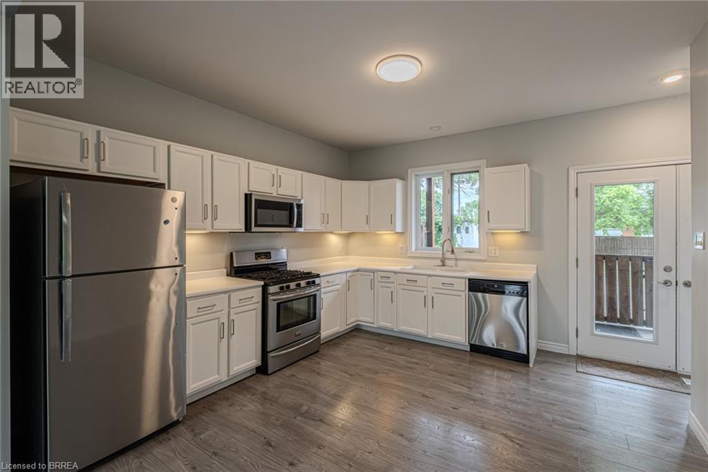 Photo 19 of 192 Grand River Avenue, Brantford ON