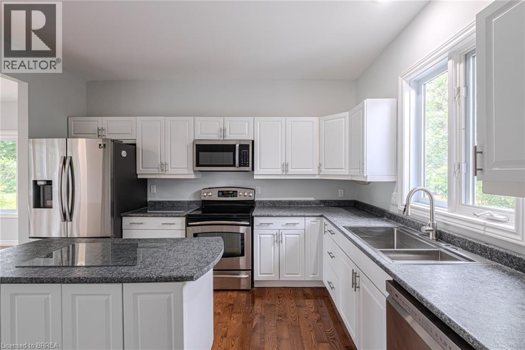 Photo 31 of 192 Grand River Avenue, Brantford ON