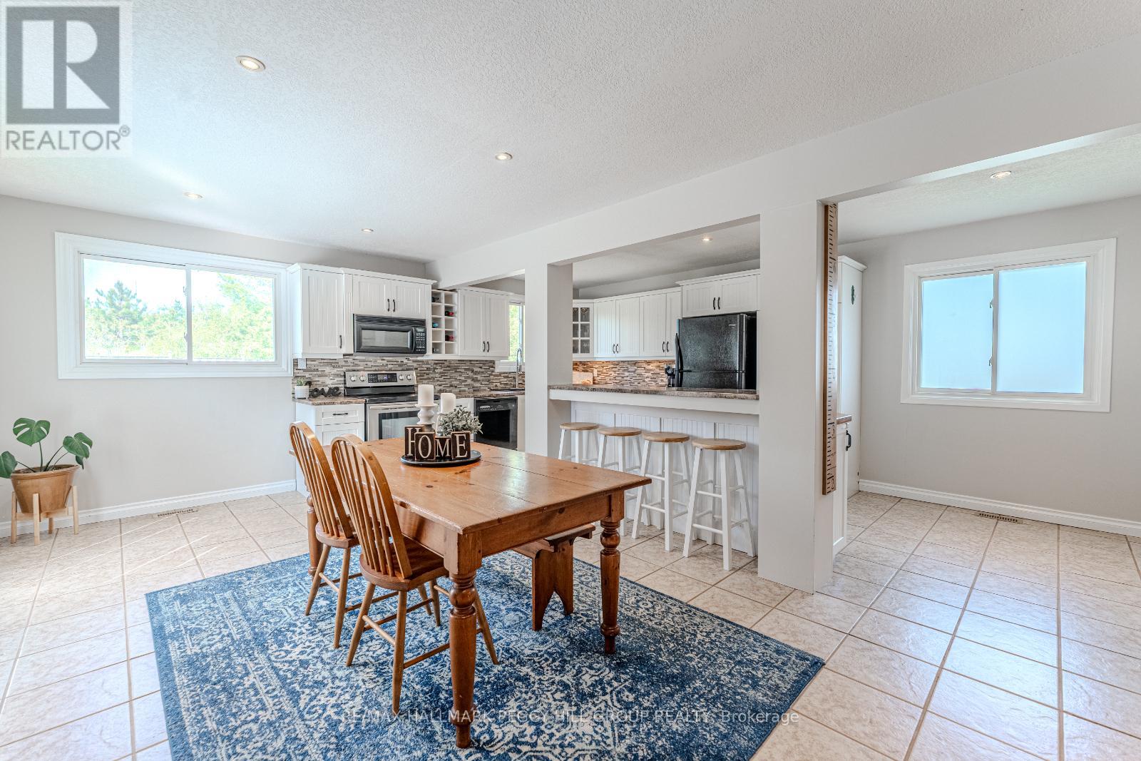 Photo 3 of 40 Mcconkey Place, Barrie ON