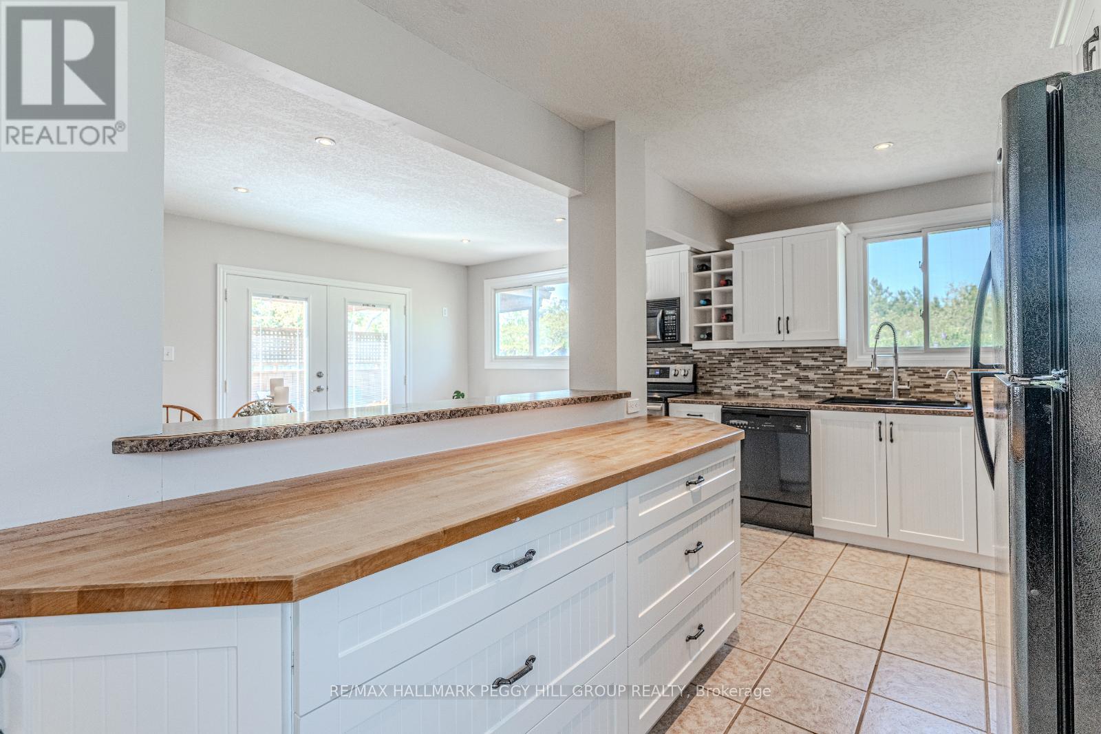 Photo 6 of 40 Mcconkey Place, Barrie ON
