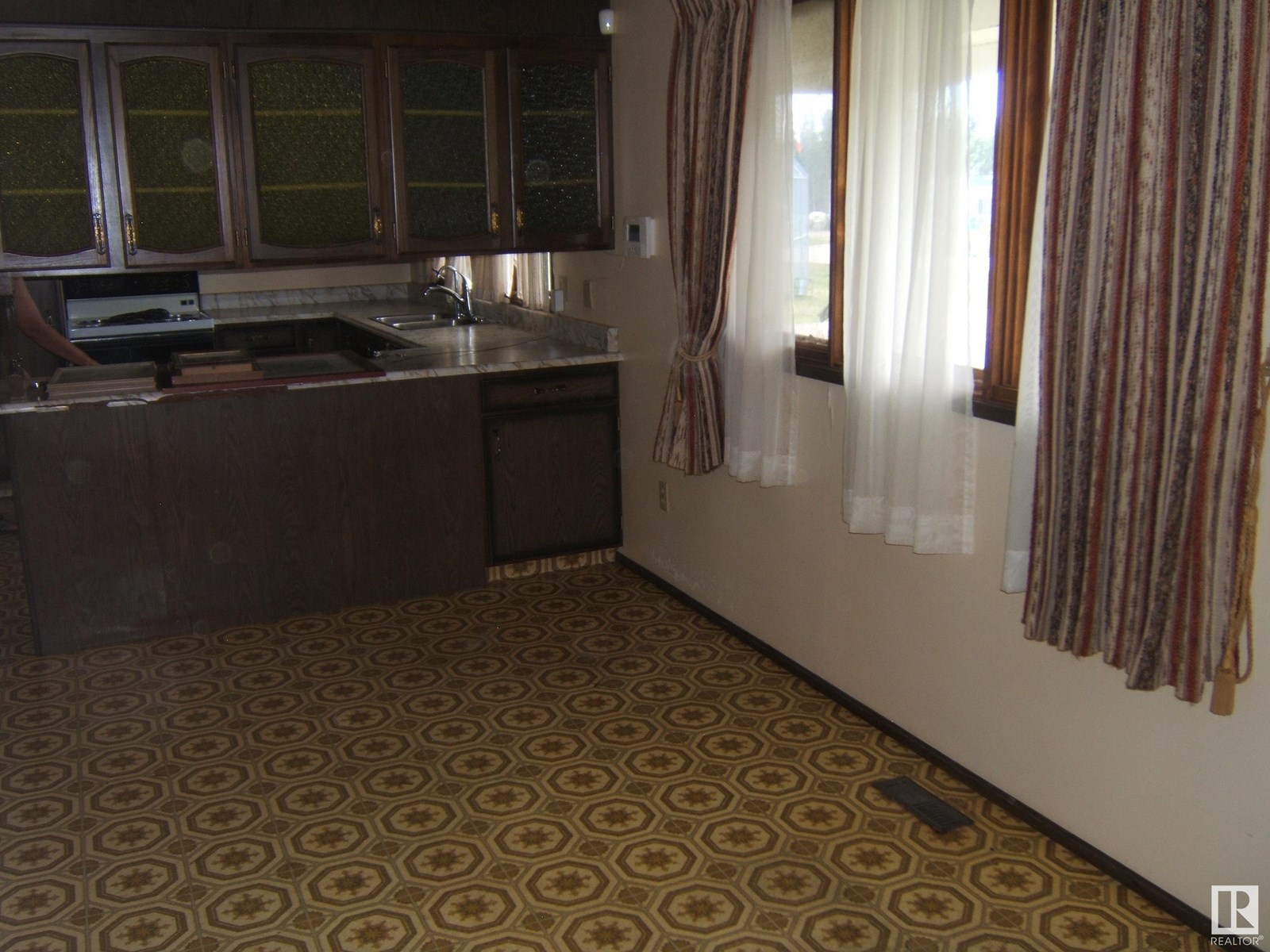 Photo 34 of 4922 50 Av, Spedden AB