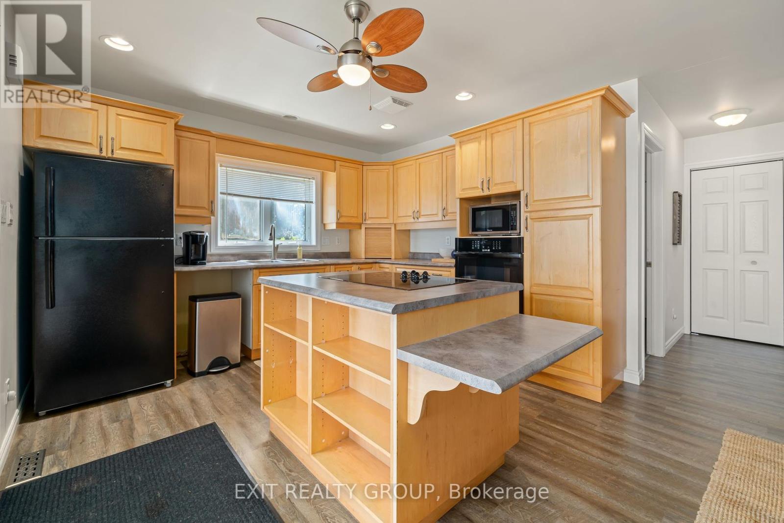 Photo 35 of 8 Rose Street, Quinte West ON