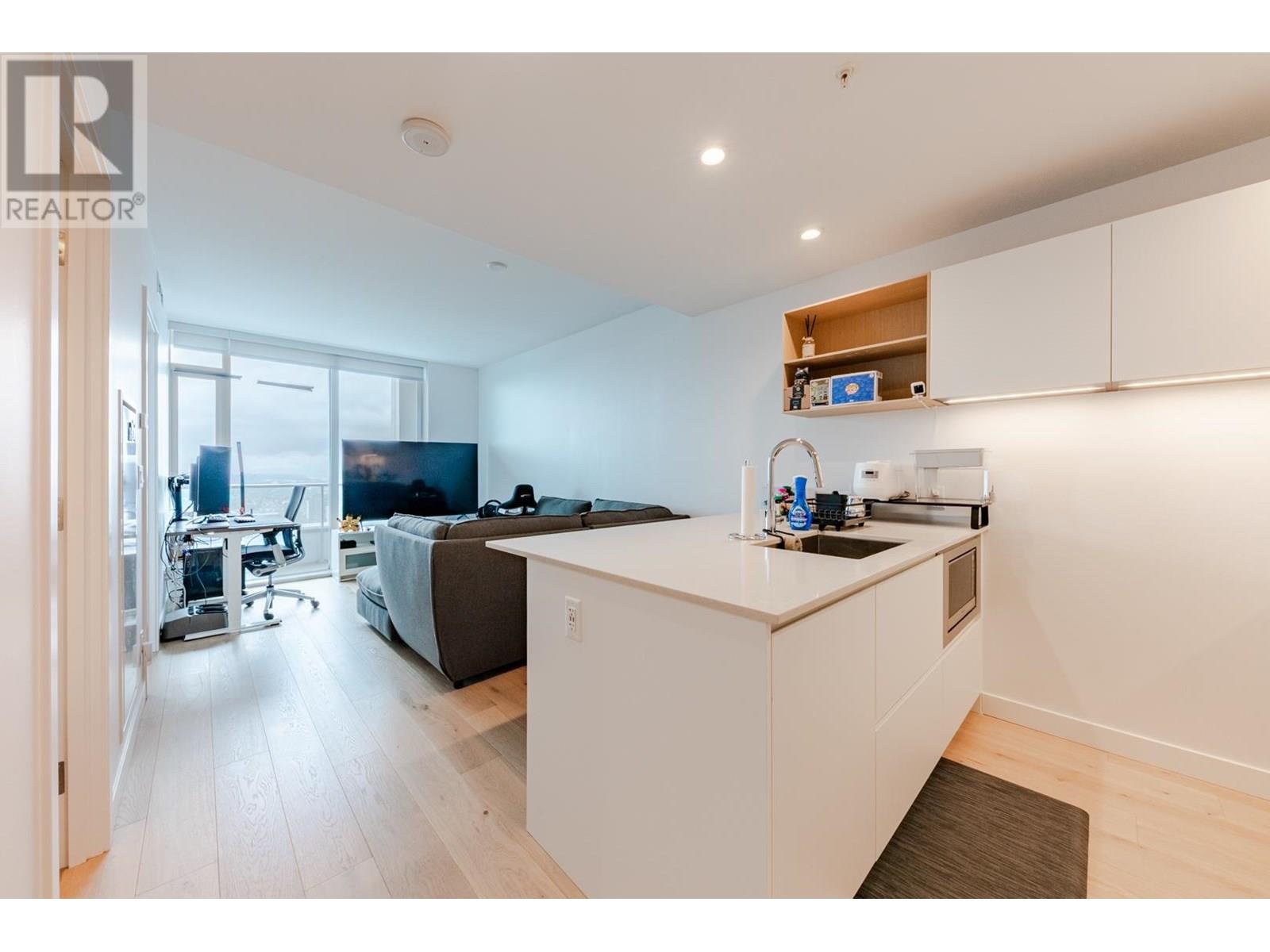 Photo 2 of 3905 6000 Mckay Avenue, Burnaby BC