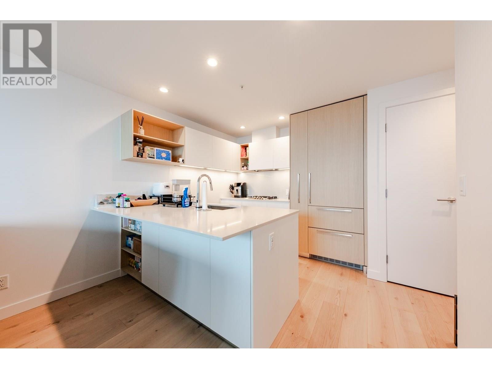 Photo 4 of 3905 6000 Mckay Avenue, Burnaby BC