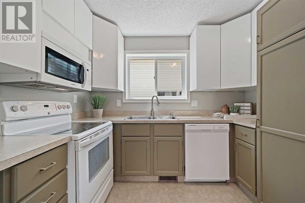 Single Family House 4 Level for Sale in  Cedarille Drive SW Cedarbrae Calgary 
