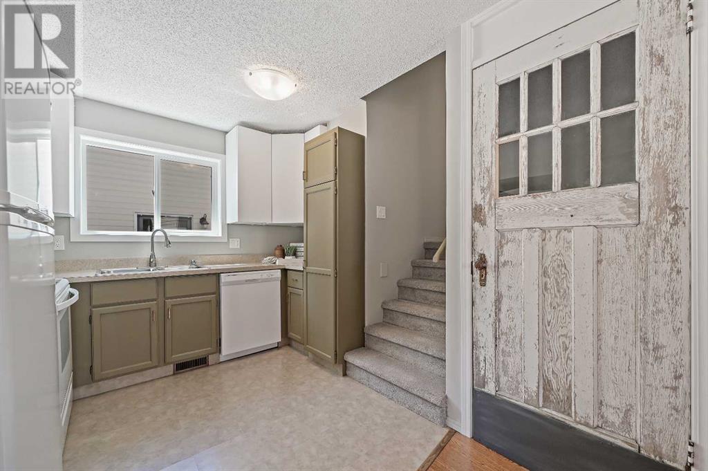 Single Family House 4 Level for Sale in  Cedarille Drive SW Cedarbrae Calgary 