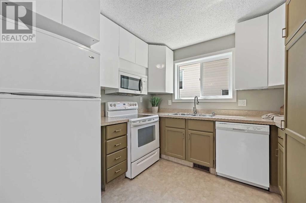 Single Family House 4 Level for Sale in  Cedarille Drive SW Cedarbrae Calgary 