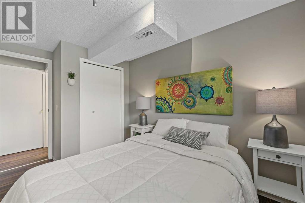 Single Family House 4 Level for Sale in  Cedarille Drive SW Cedarbrae Calgary 
