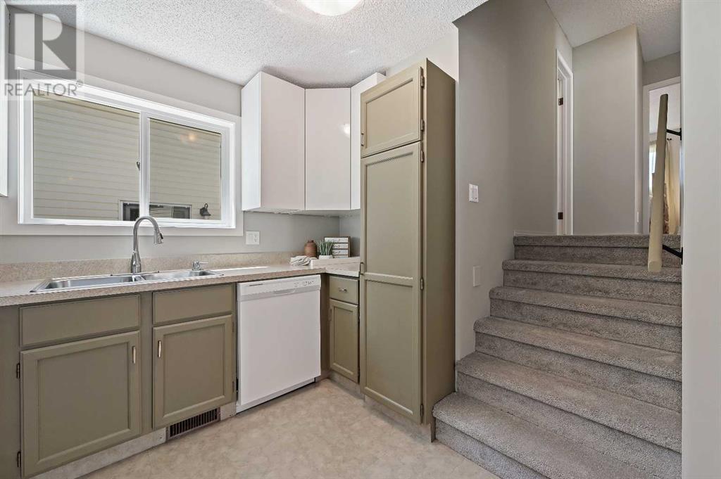 Single Family House 4 Level for Sale in  Cedarille Drive SW Cedarbrae Calgary 