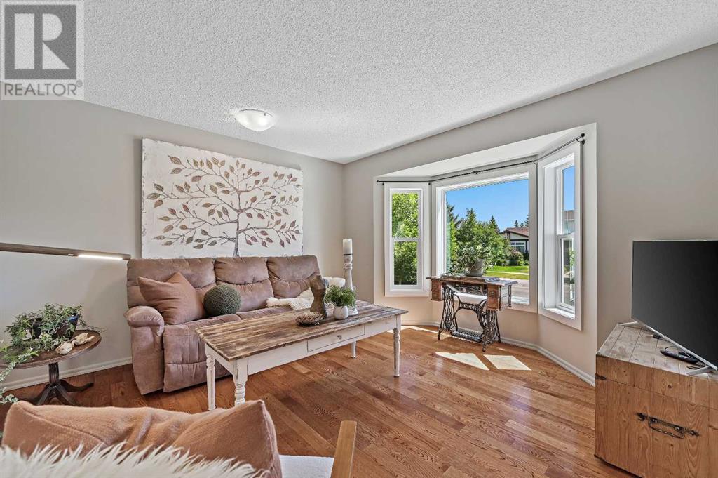 Single Family House 4 Level for Sale in  Cedarille Drive SW Cedarbrae Calgary 