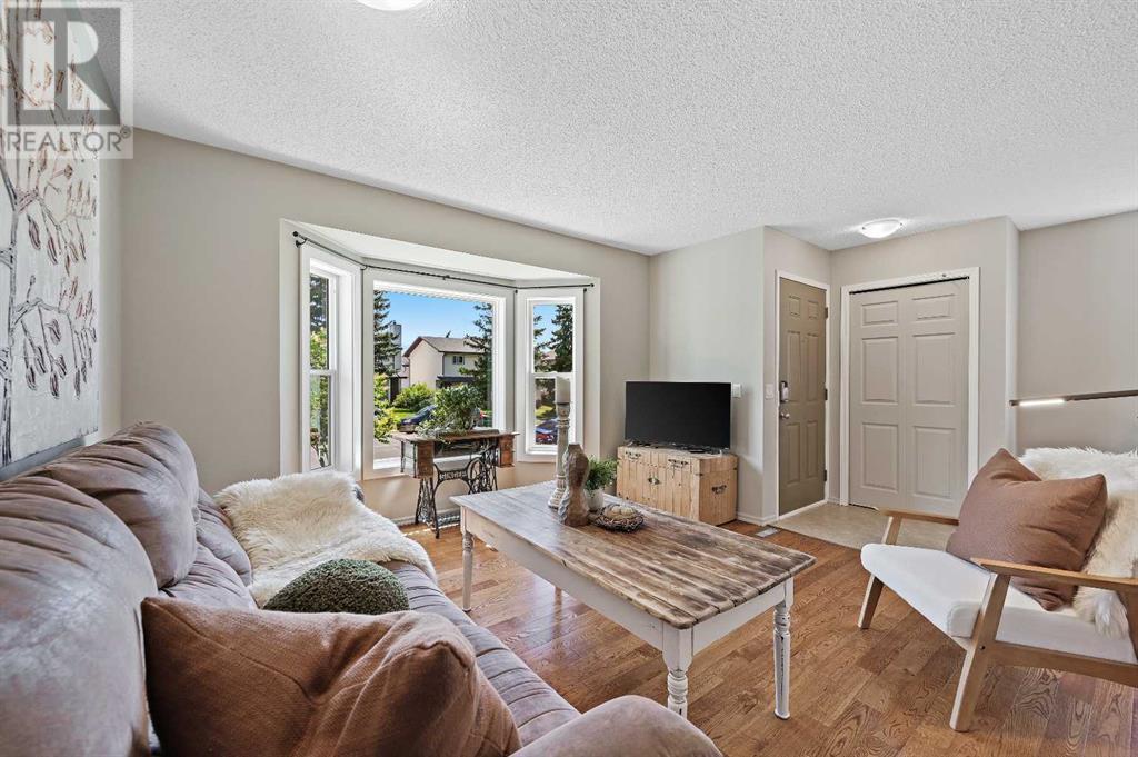 Single Family House 4 Level for Sale in  Cedarille Drive SW Cedarbrae Calgary 