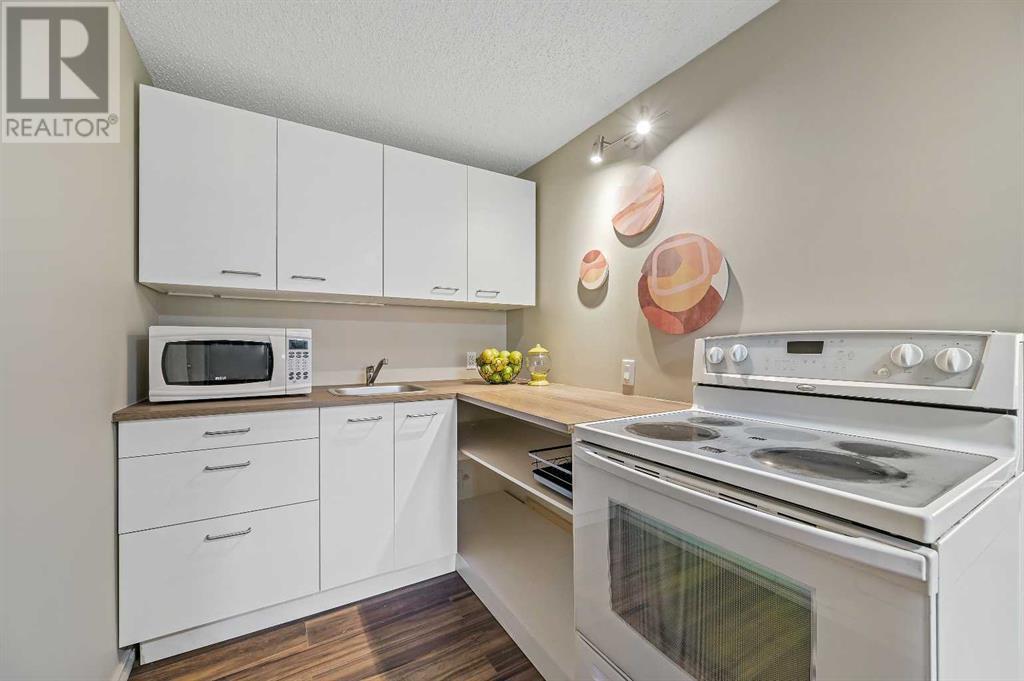 Single Family House 4 Level for Sale in  Cedarille Drive SW Cedarbrae Calgary 