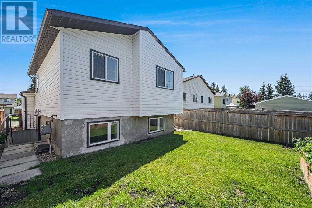 Single Family House 4 Level for Sale in  Cedarille Drive SW Cedarbrae Calgary 
