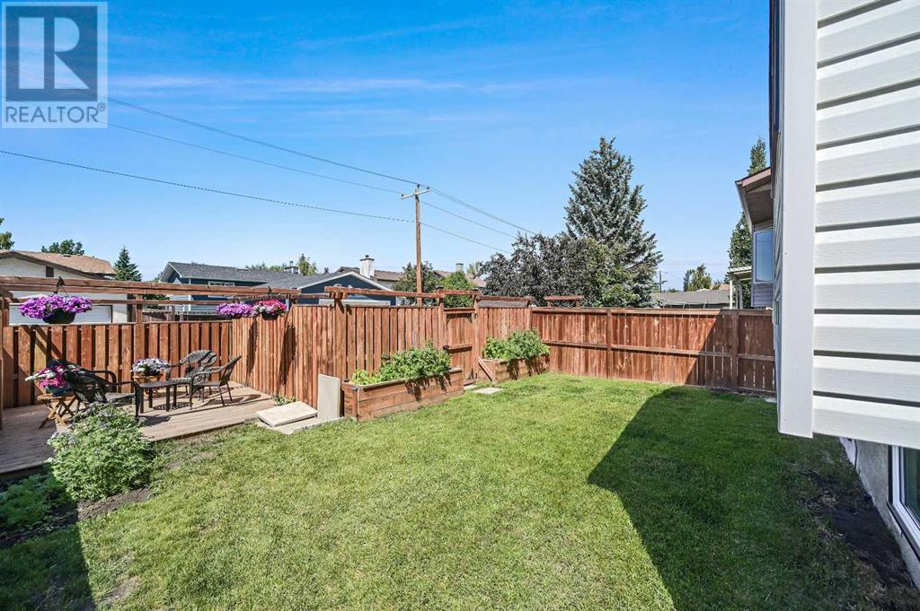 Single Family House 4 Level for Sale in  Cedarille Drive SW Cedarbrae Calgary 