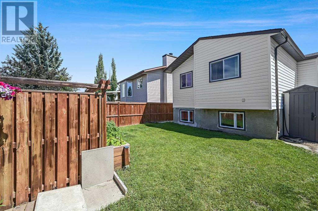 Single Family House 4 Level for Sale in  Cedarille Drive SW Cedarbrae Calgary 