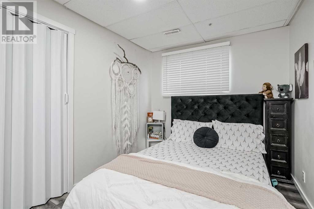 Single Family House Bi-level for Sale in  Falconridge Place NE Falconridge Calgary 