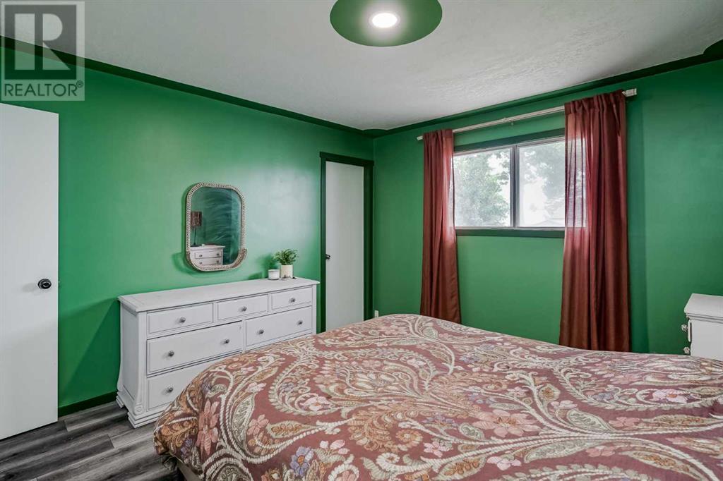 Single Family House Bi-level for Sale in  Falconridge Place NE Falconridge Calgary 