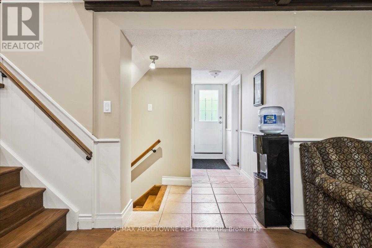 Photo 36 of 2033 Saxon Road, Oakville ON