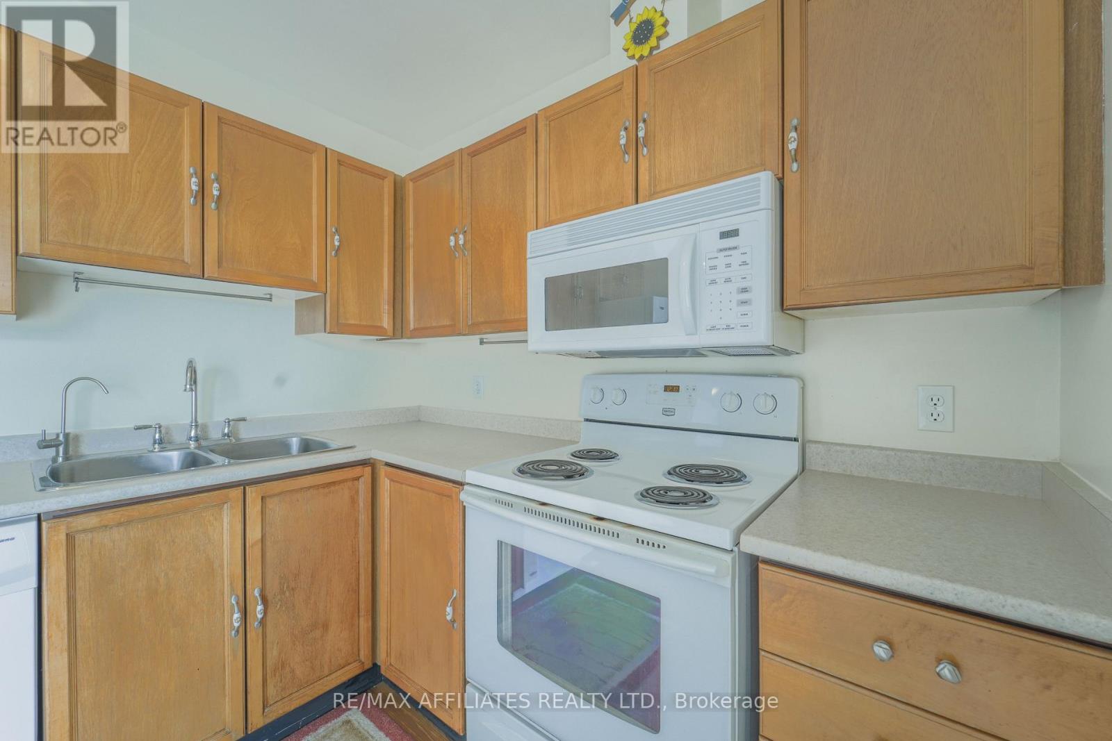 Photo 29 of 65 47 Mcdermot Court, Ottawa ON