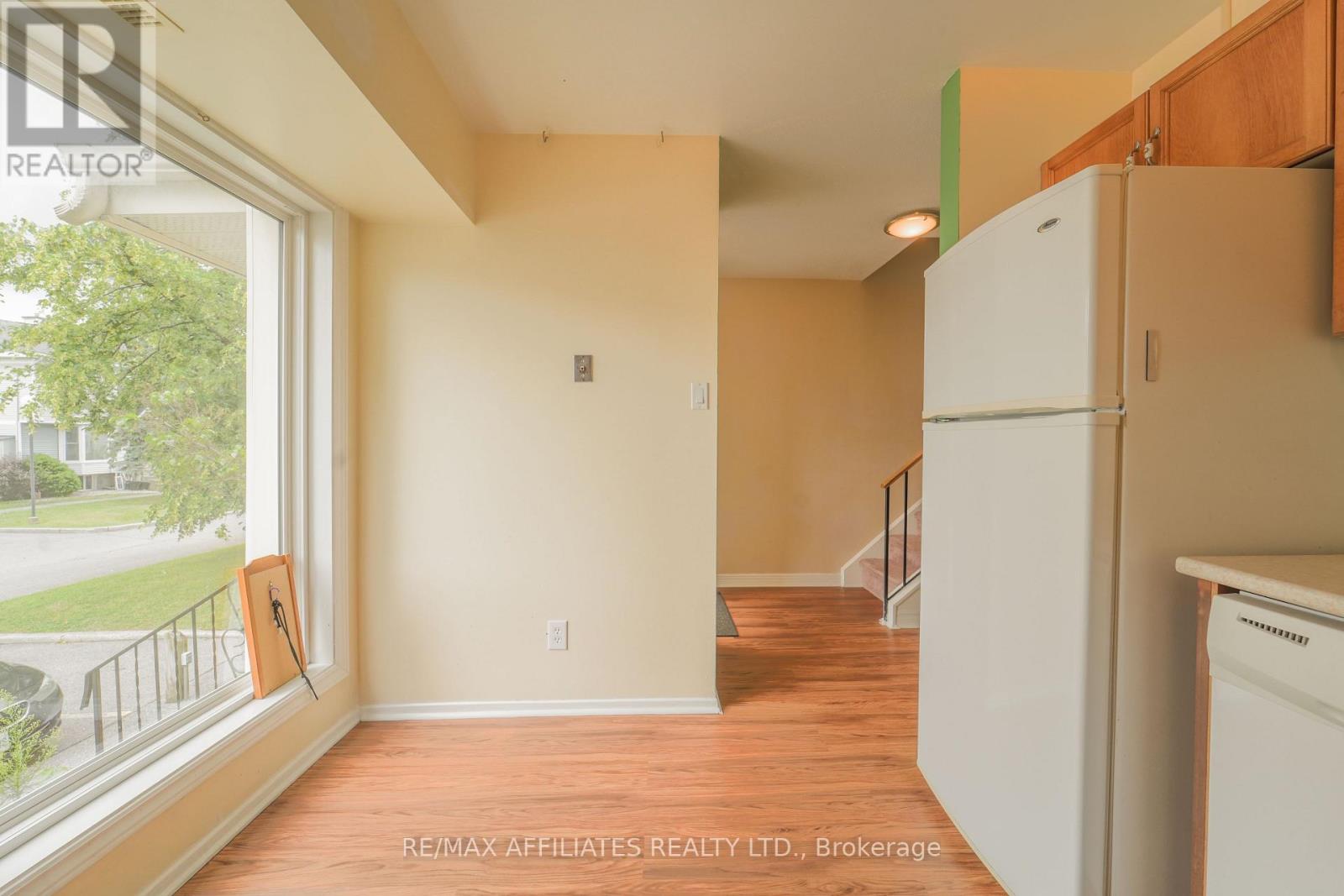 Photo 11 of 65 47 Mcdermot Court, Ottawa ON