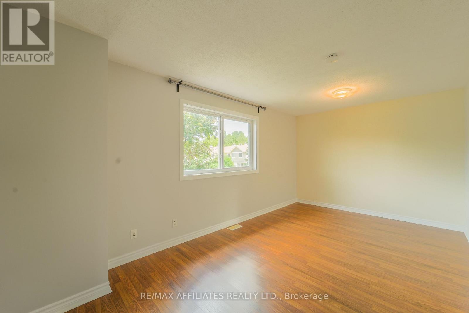 Photo 10 of 65 47 Mcdermot Court, Ottawa ON