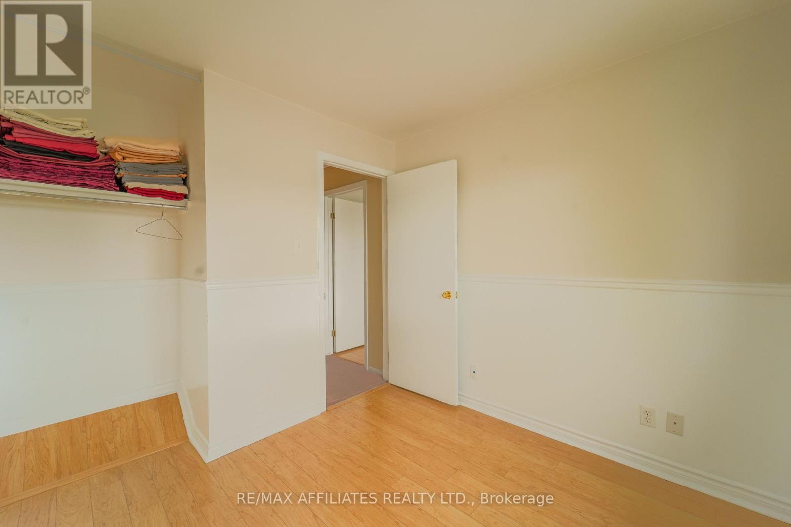 Photo 4 of 65 47 Mcdermot Court, Ottawa ON