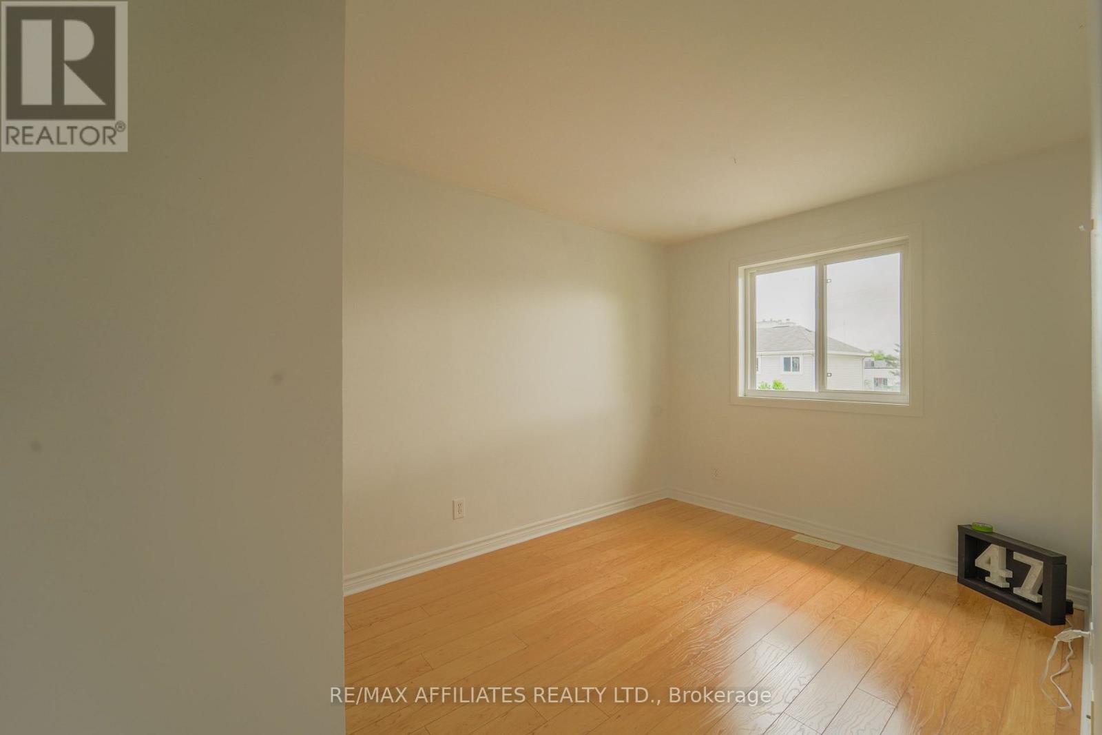 Photo 6 of 65 47 Mcdermot Court, Ottawa ON