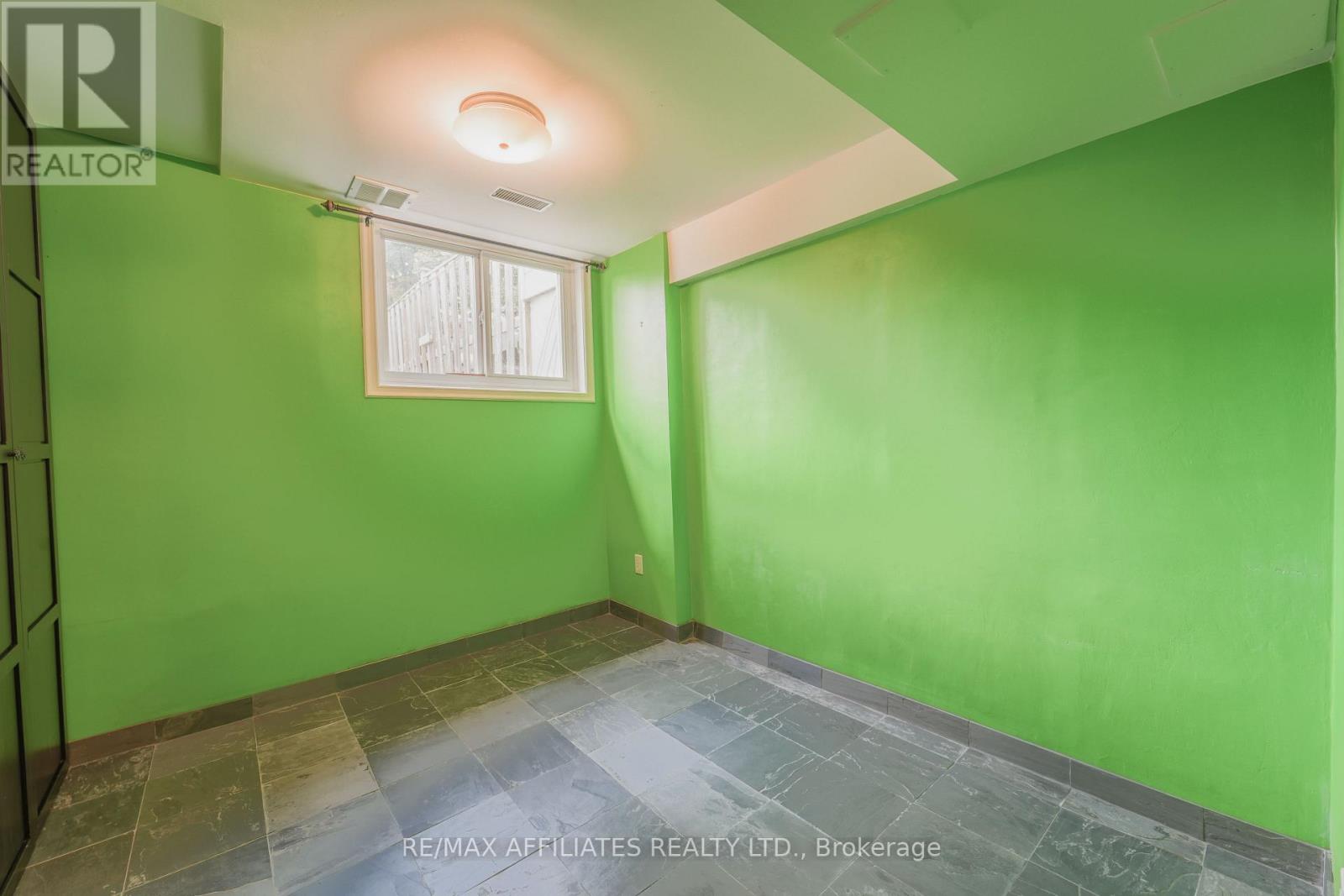 Photo 13 of 65 47 Mcdermot Court, Ottawa ON