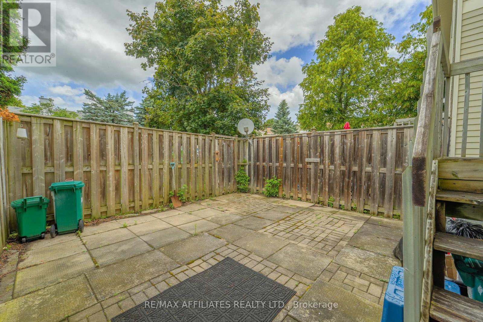 Photo 9 of 65 47 Mcdermot Court, Ottawa ON