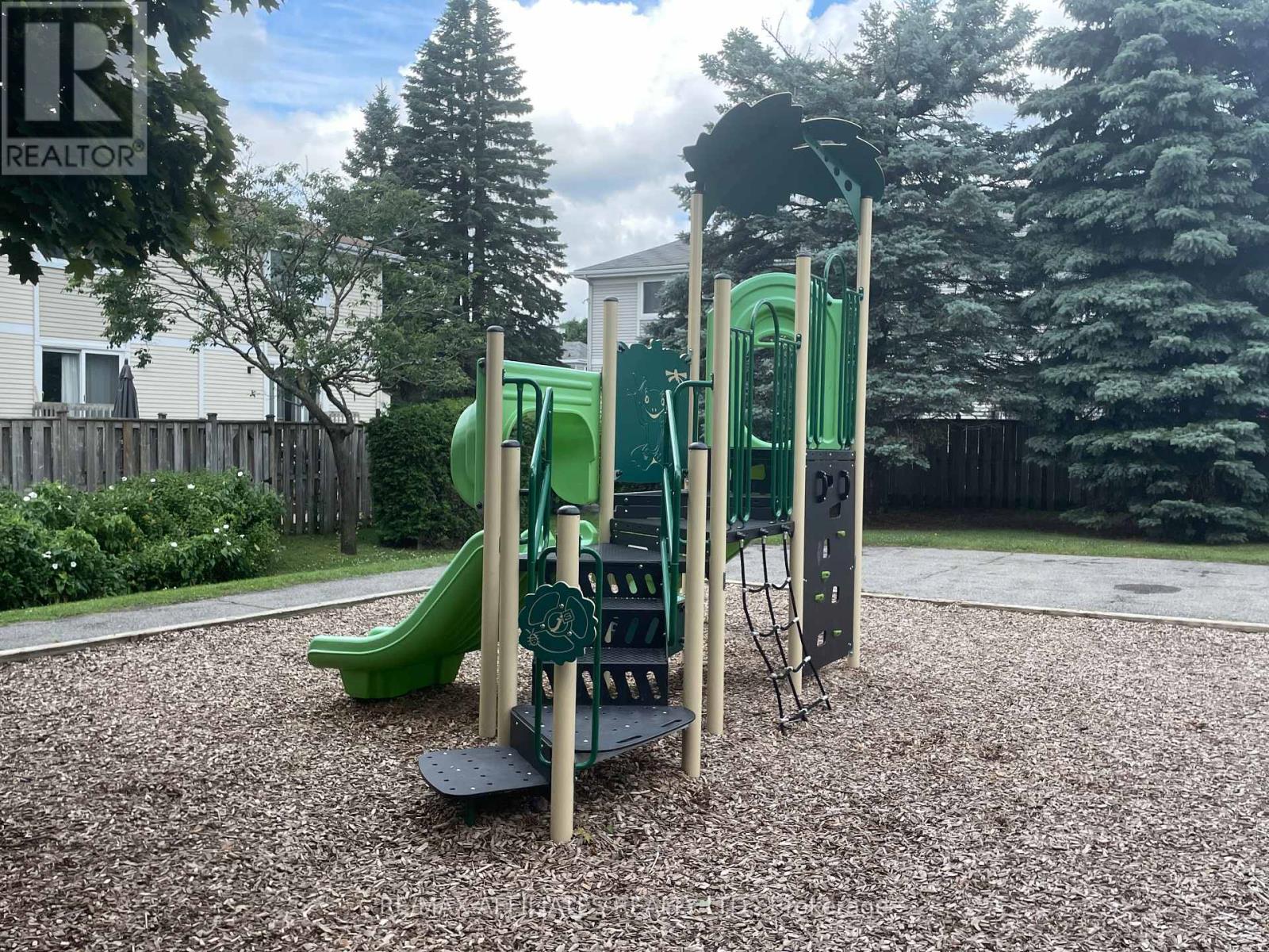 Photo 27 of 65 47 Mcdermot Court, Ottawa ON