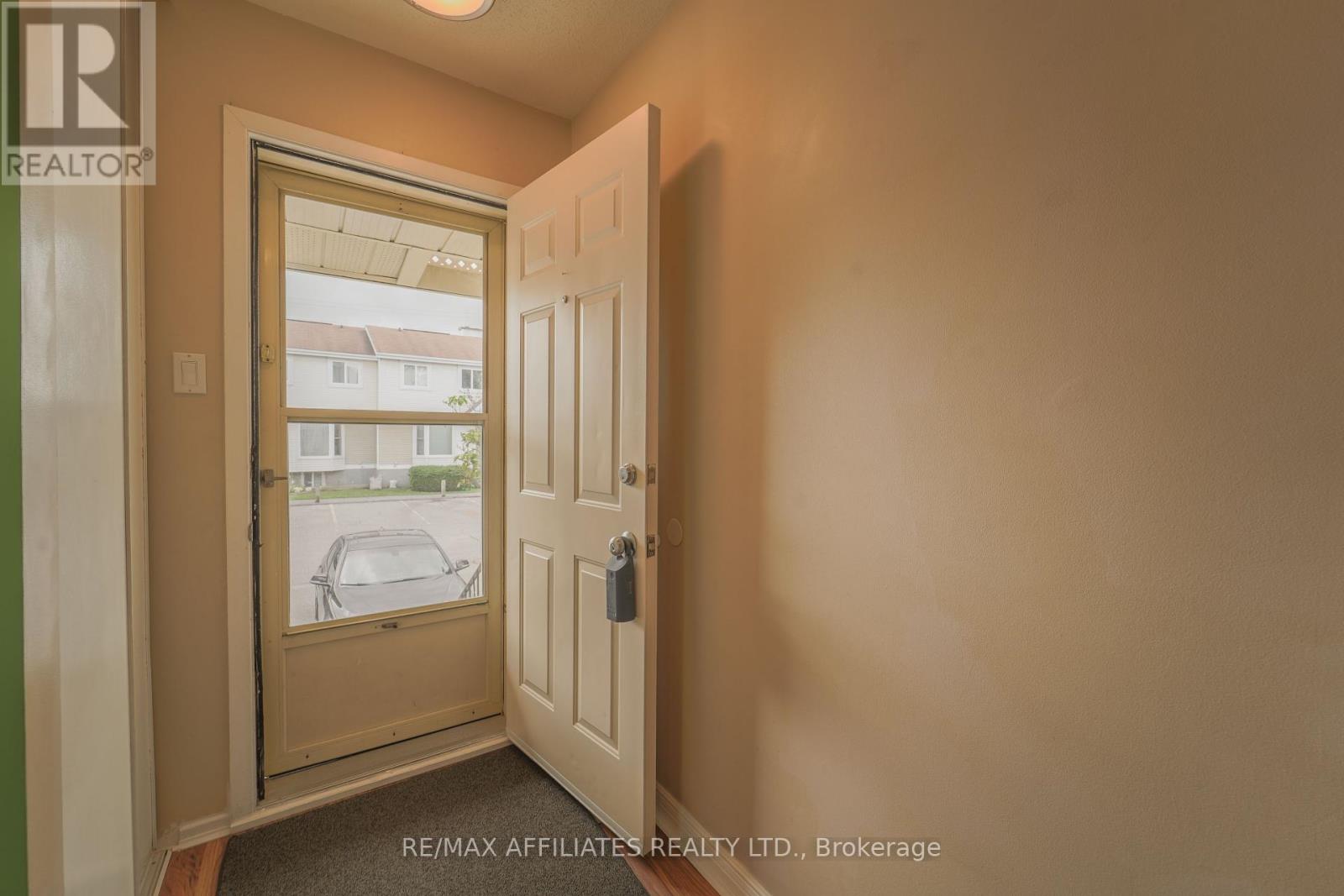 Photo 23 of 65 47 Mcdermot Court, Ottawa ON