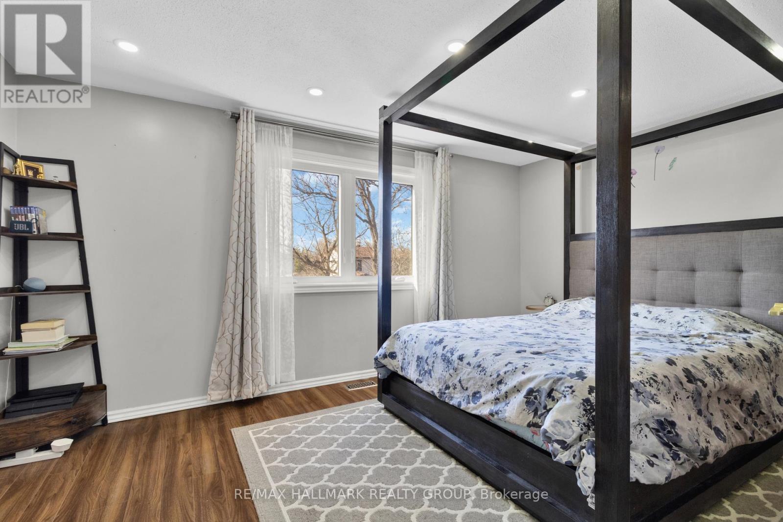 Photo 1 of 32 Brando Crescent, Ottawa ON